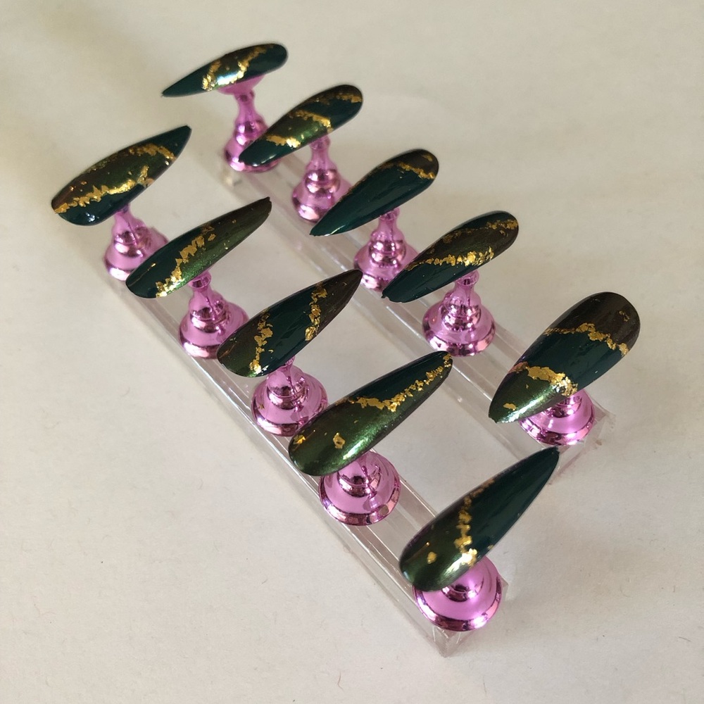 1 Set of Press-On Nails